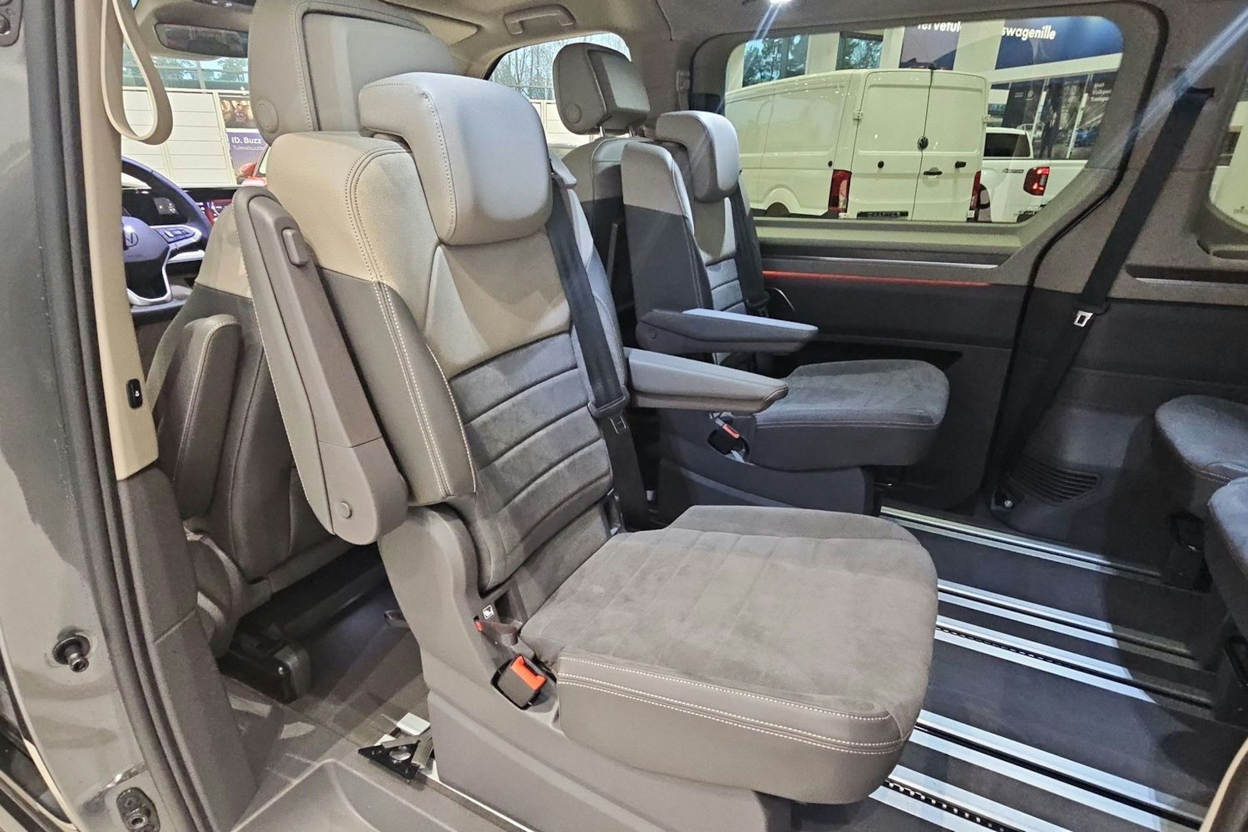 met. harmaa Volkswagen Multivan 2026 kuva 10.