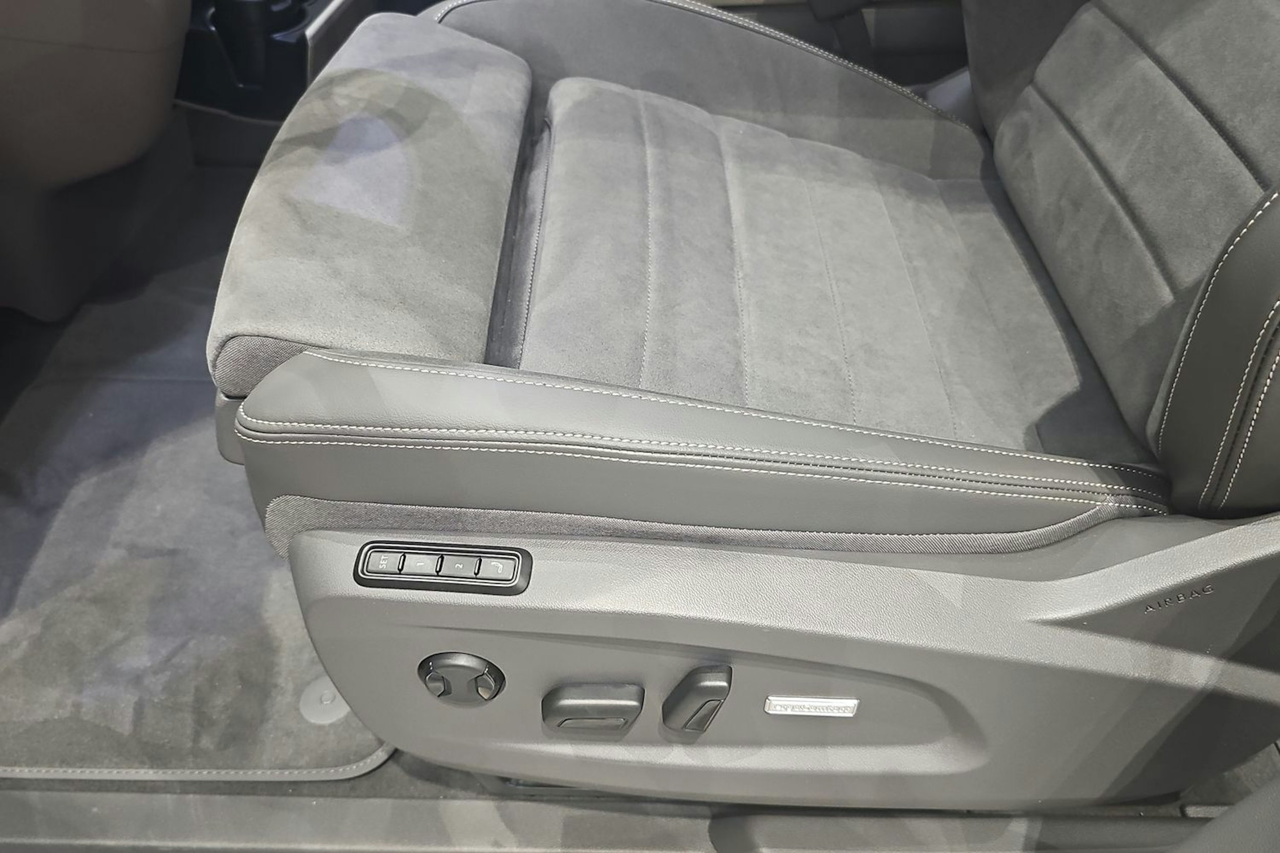 met. harmaa Volkswagen Multivan 2026 kuva 12.