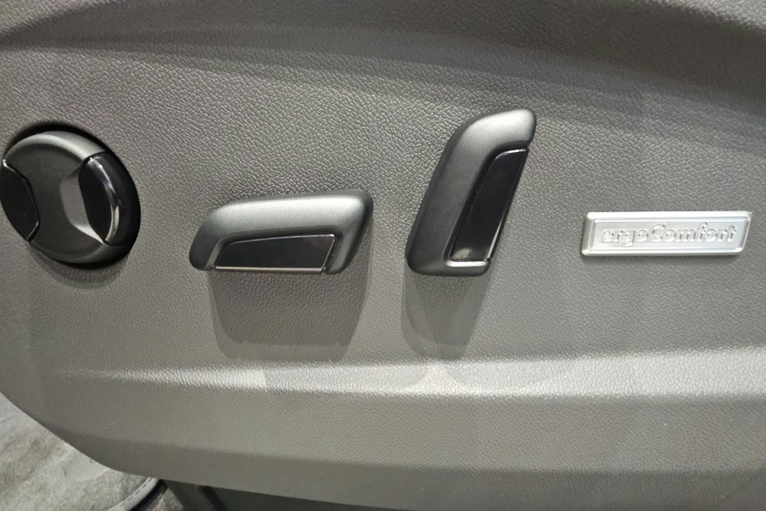 met. harmaa Volkswagen Multivan 2026 kuva 13.