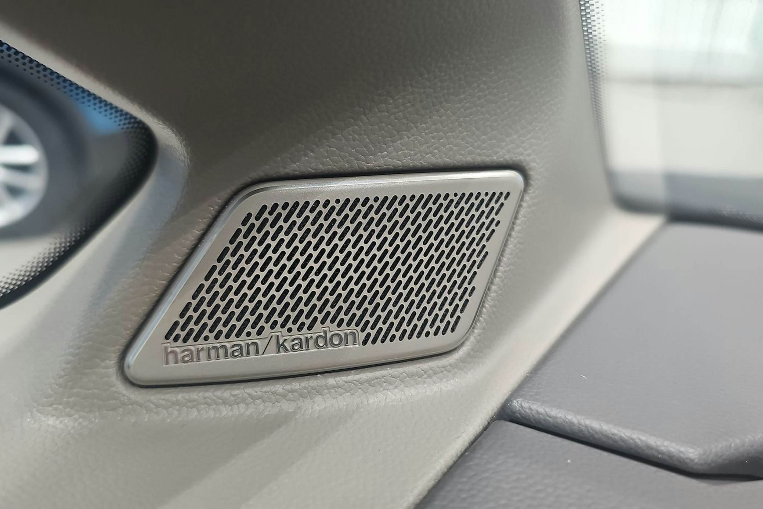 met. harmaa Volkswagen Multivan 2026 kuva 14.