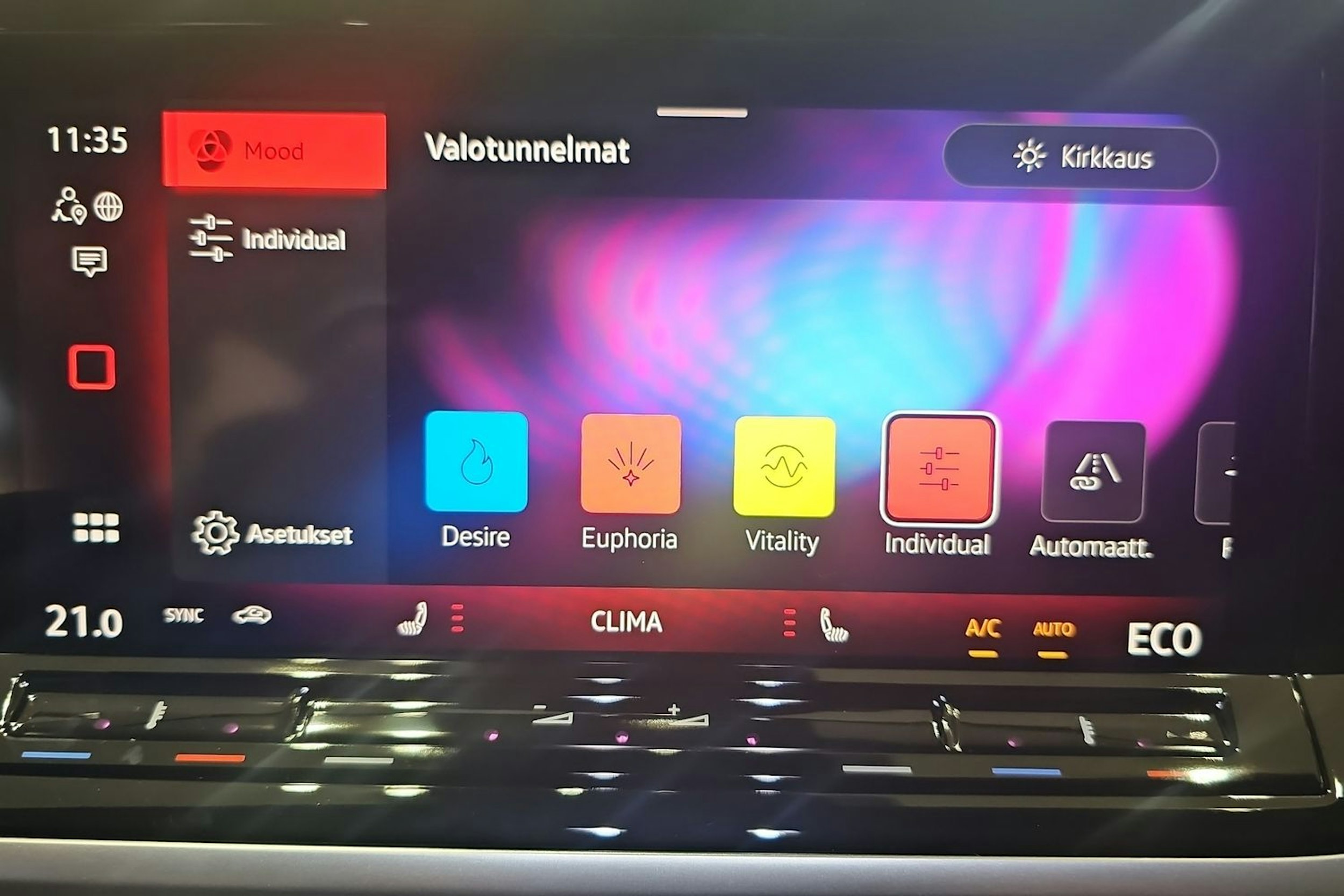 met. harmaa Volkswagen Multivan 2026 kuva 18.