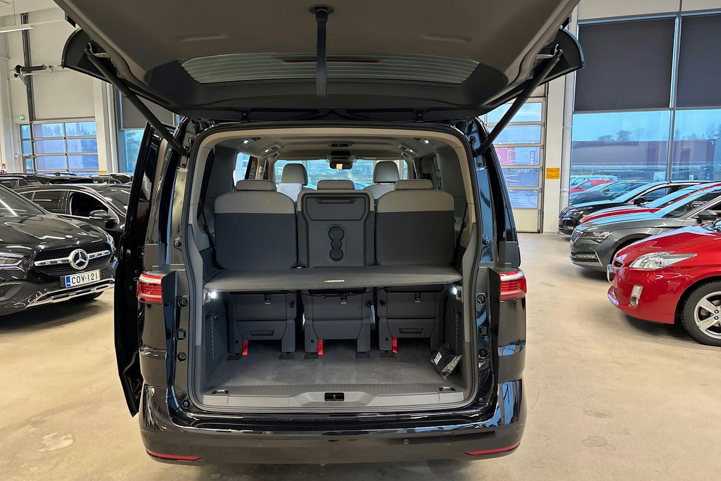 met. musta Volkswagen Multivan 2026 kuva 11.