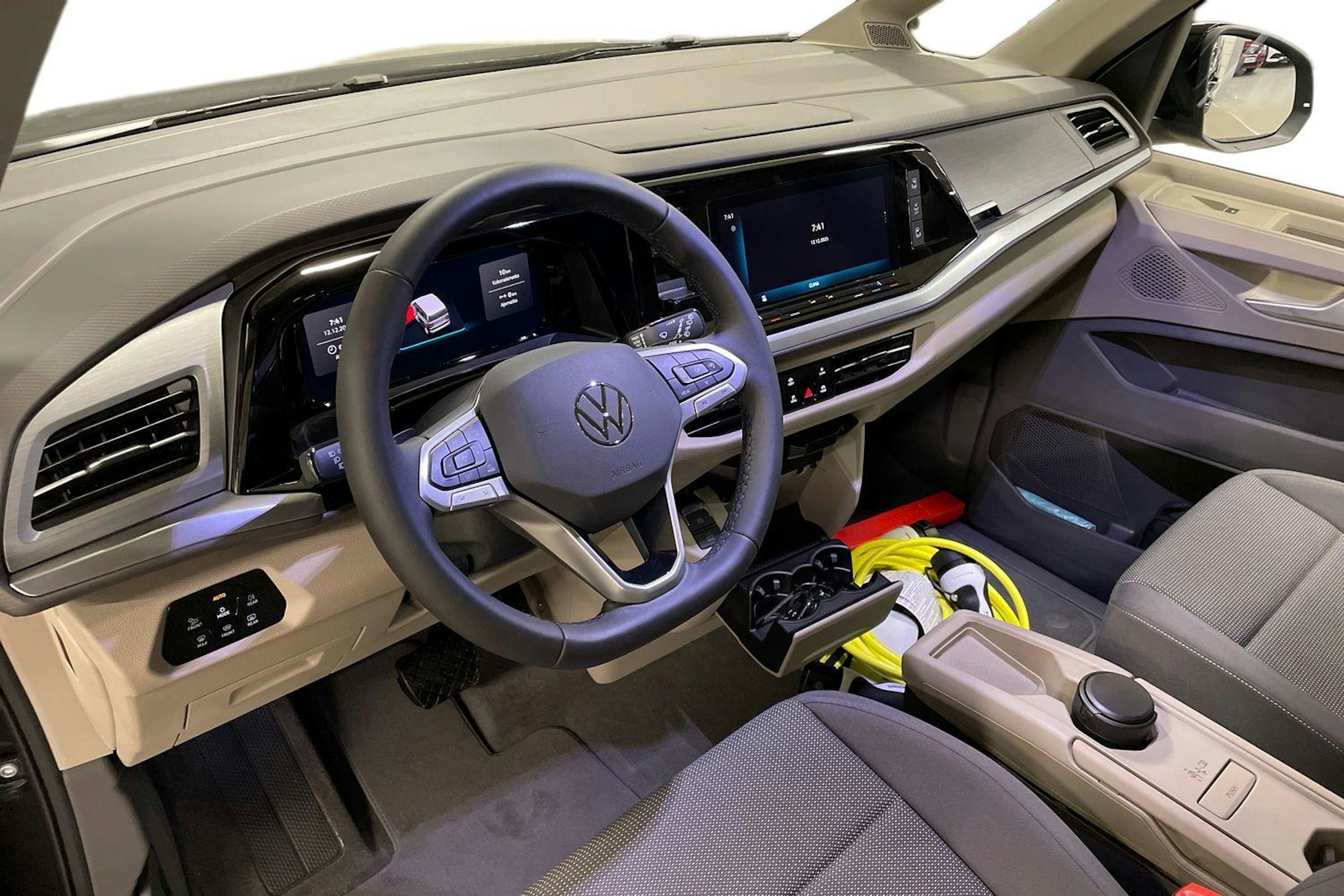 met. musta Volkswagen Multivan 2026 kuva 6.