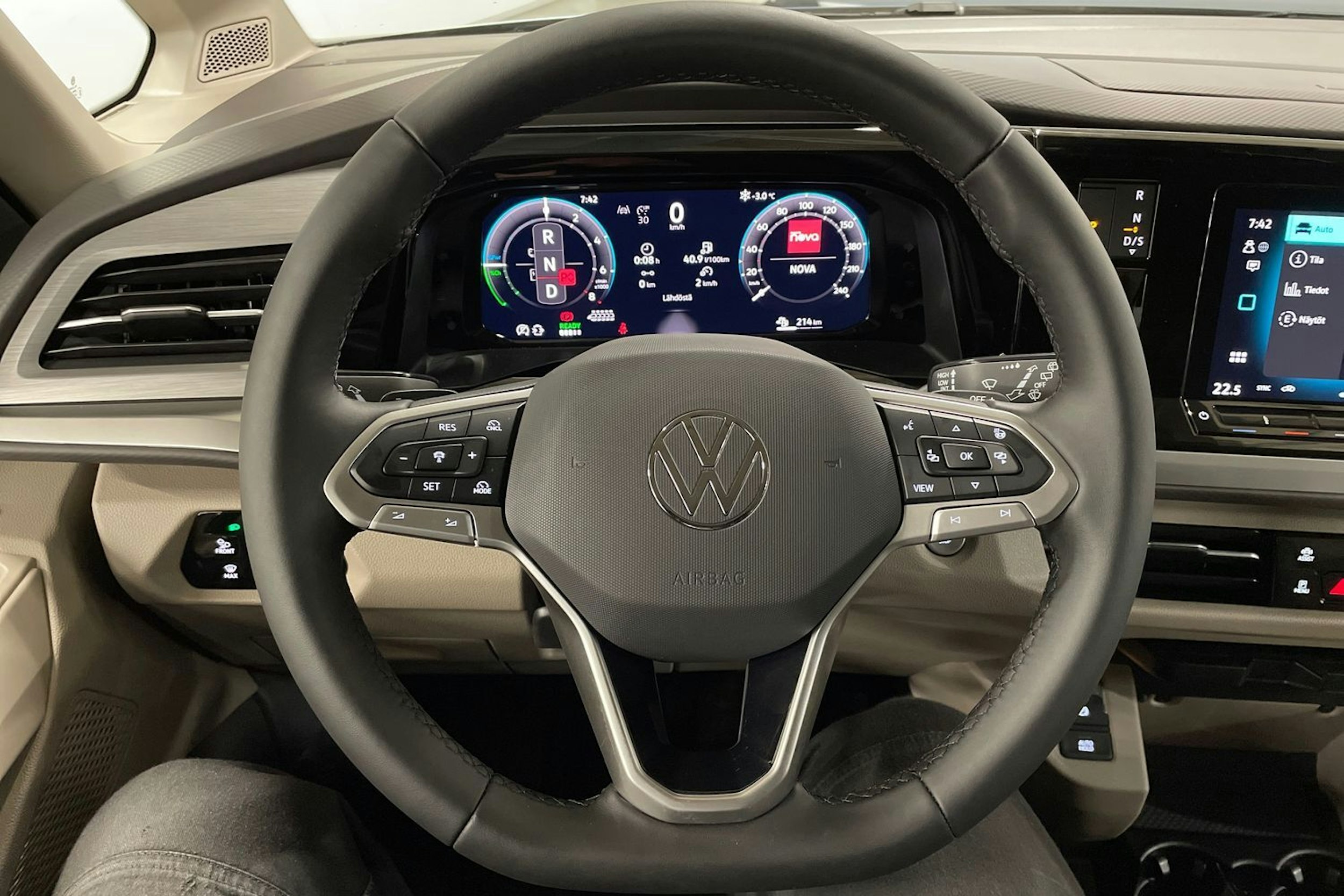 met. musta Volkswagen Multivan 2026 kuva 8.