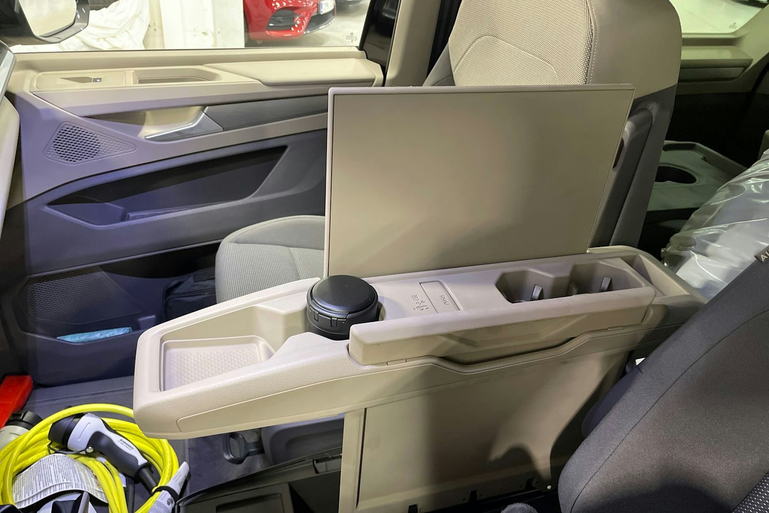 met. musta Volkswagen Multivan 2026 kuva 21.