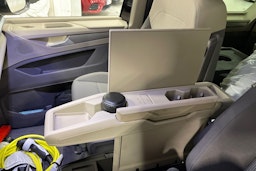 met. musta Volkswagen Multivan 2026 kuva 28.