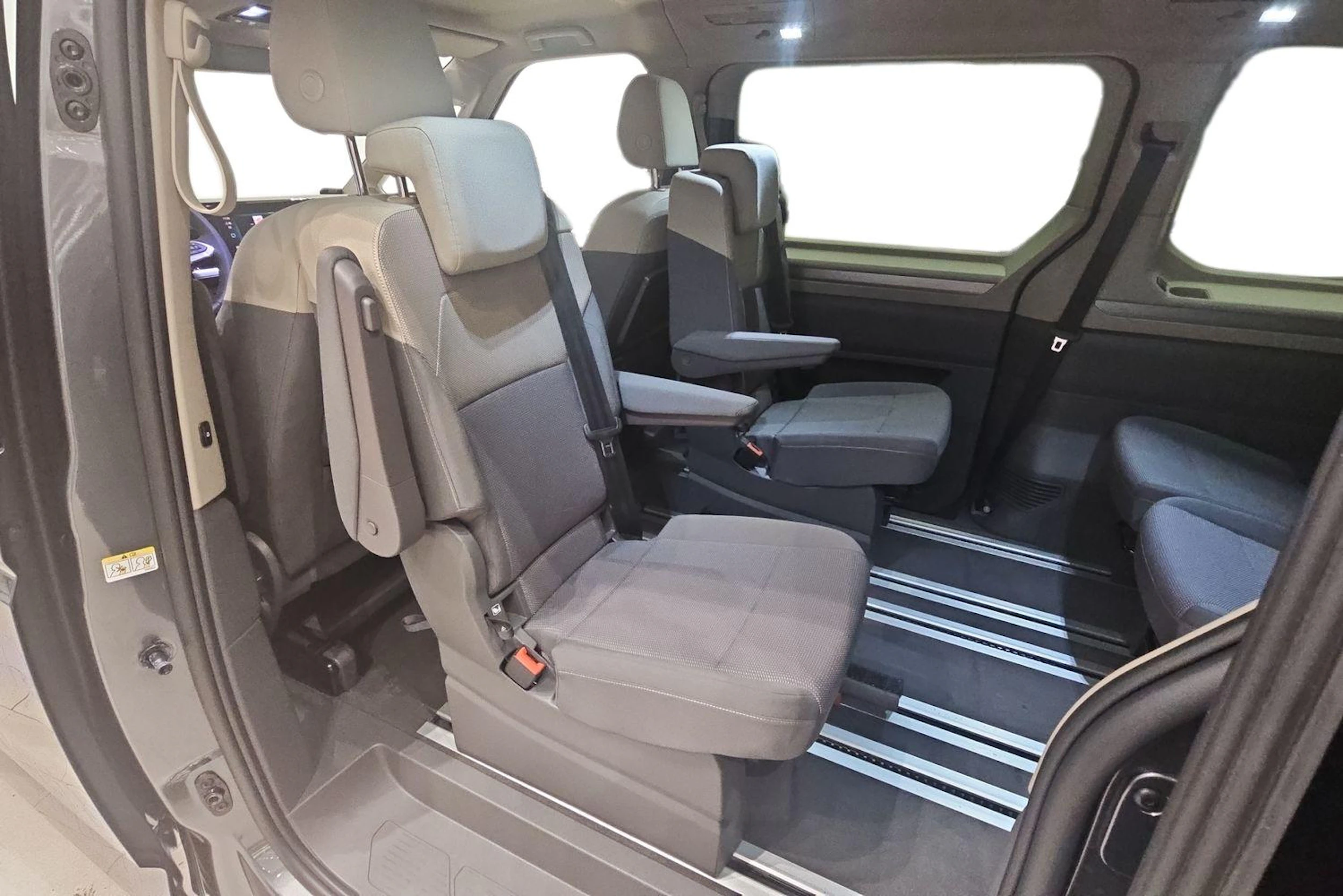 met. harmaa Volkswagen Multivan 2026 kuva 8.