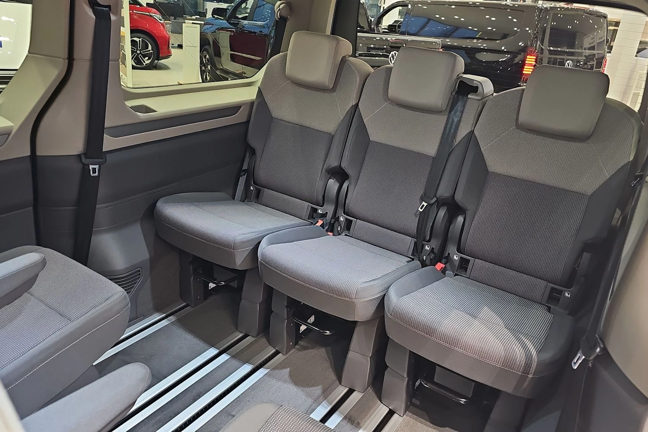 met. harmaa Volkswagen Multivan 2026 kuva 10.