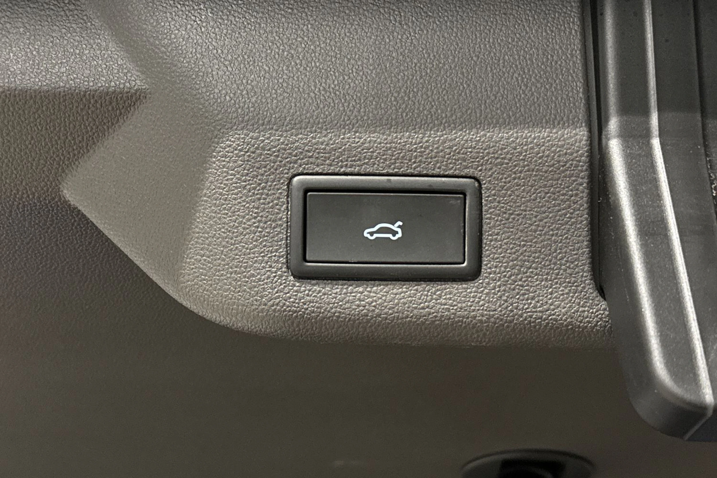 musta Volkswagen Multivan 2026 kuva 16.