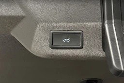 musta Volkswagen Multivan 2026 kuva 16.