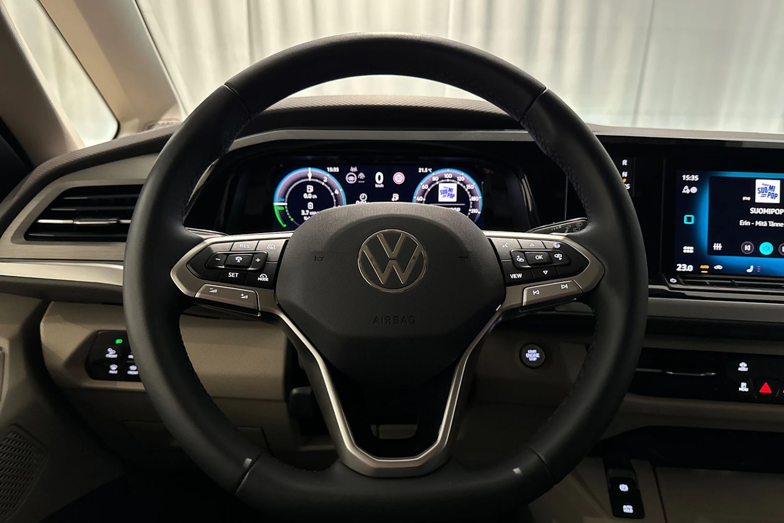 musta Volkswagen Multivan 2026 kuva 21.