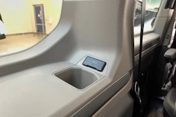 musta Volkswagen Multivan 2026 kuva 27.