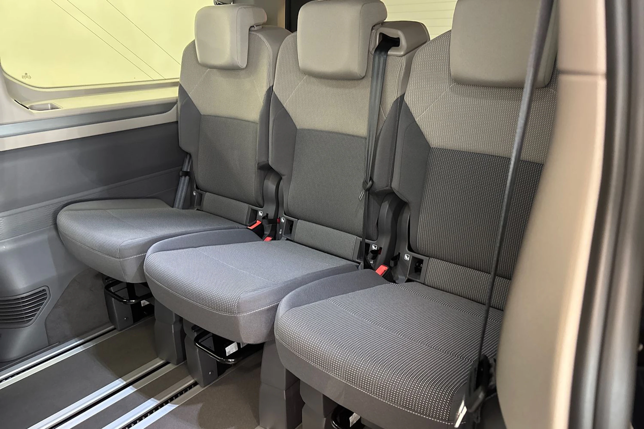 met. musta Volkswagen Multivan 2026 kuva 10.