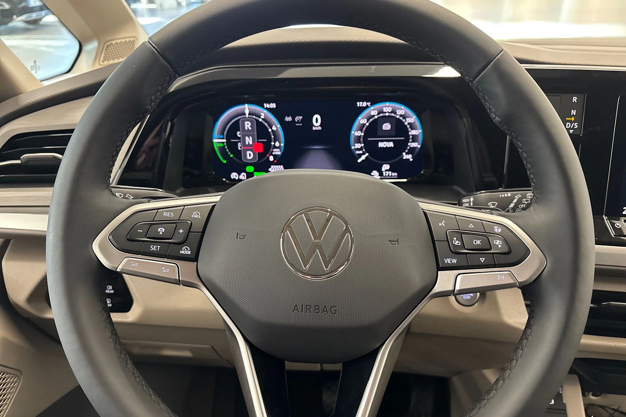 met. musta Volkswagen Multivan 2026 kuva 12.