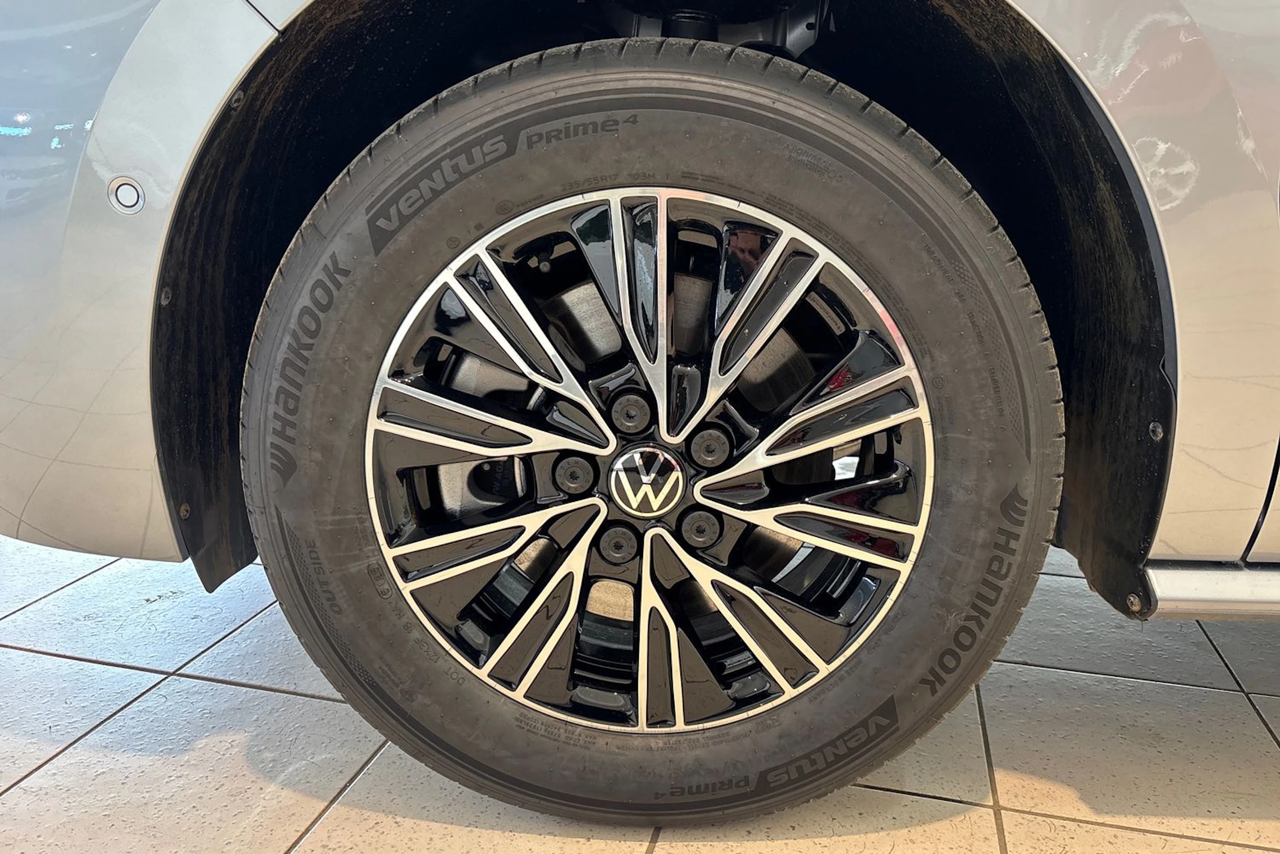 harmaa Volkswagen Multivan 2026 kuva 10.