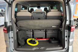 harmaa Volkswagen Multivan 2026 kuva 11.
