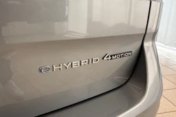 harmaa Volkswagen Multivan 2026 kuva 12.