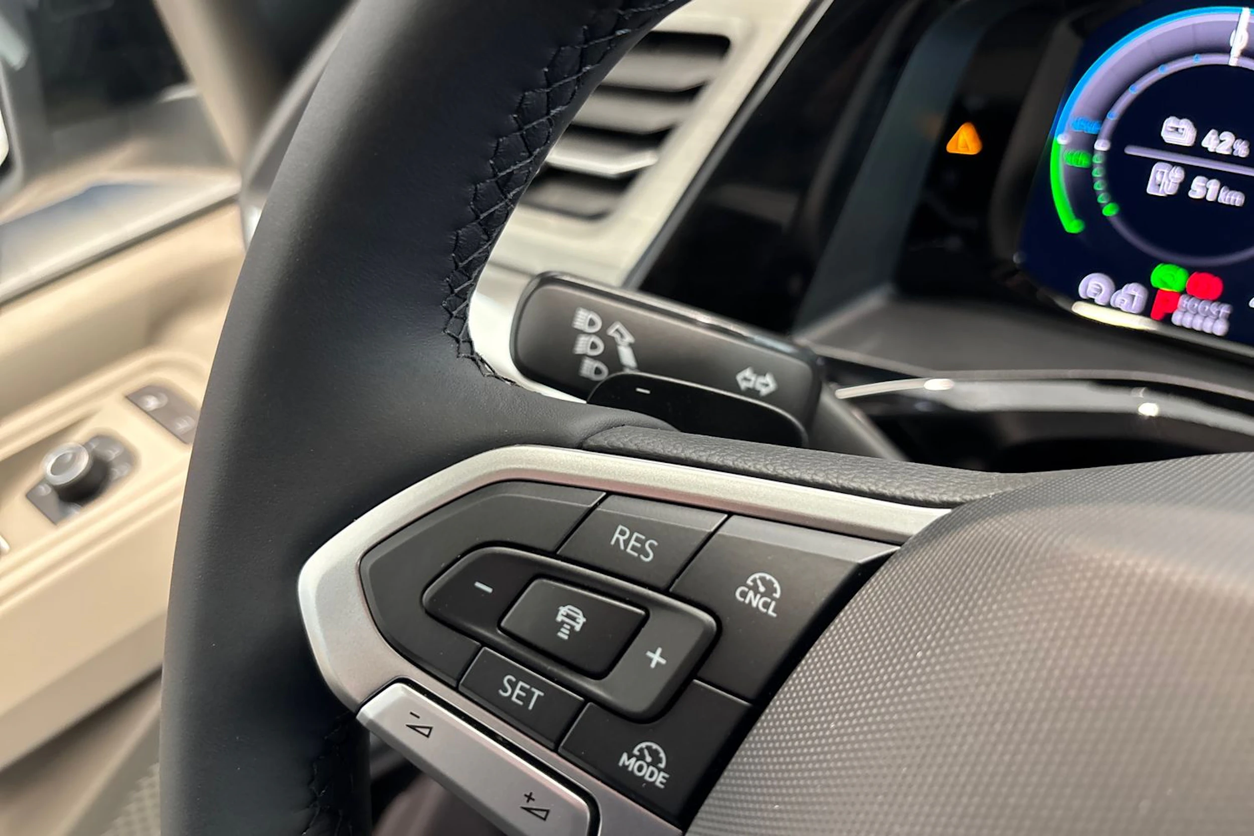 harmaa Volkswagen Multivan 2026 kuva 15.