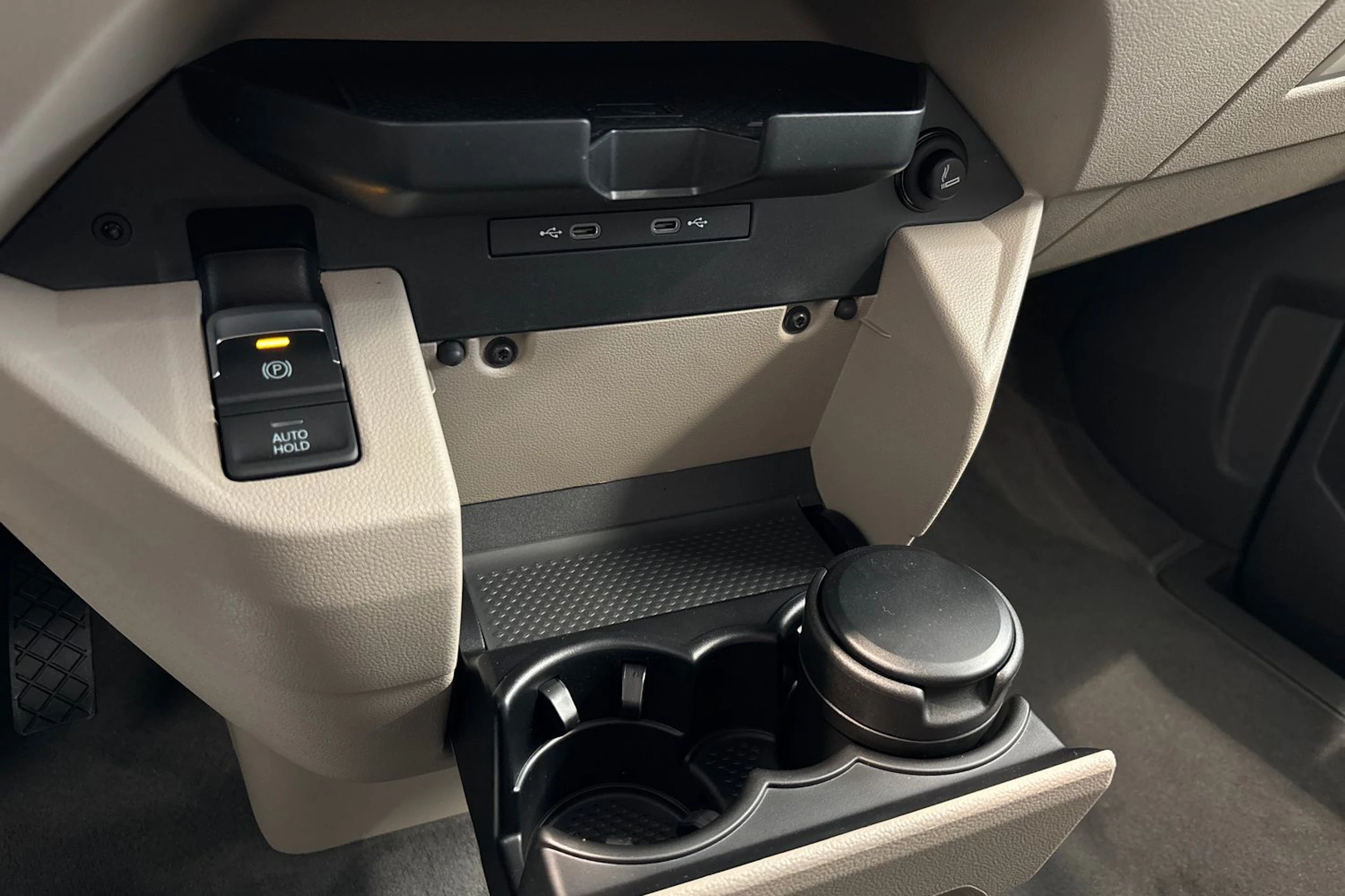 harmaa Volkswagen Multivan 2026 kuva 17.