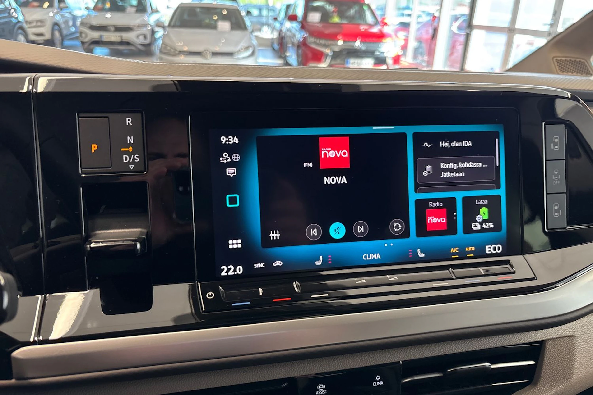 harmaa Volkswagen Multivan 2026 kuva 18.
