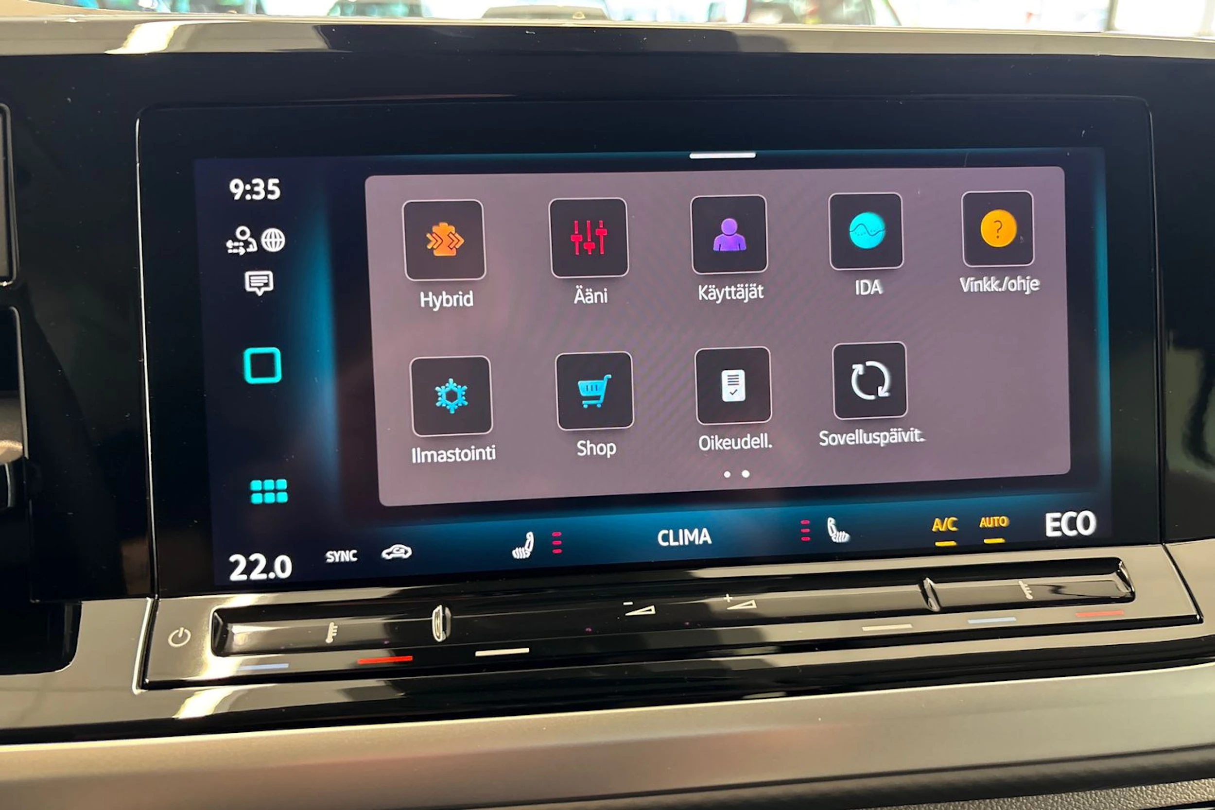 harmaa Volkswagen Multivan 2026 kuva 20.