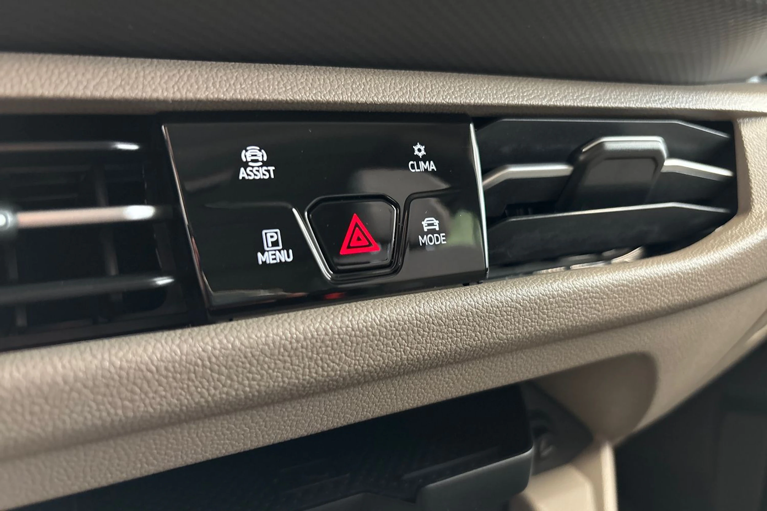 harmaa Volkswagen Multivan 2026 kuva 21.