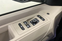 harmaa Volkswagen Multivan 2026 kuva 14.