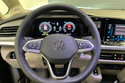harmaa Volkswagen Multivan 2026 kuva 16.
