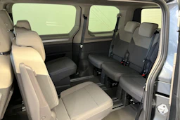 harmaa Volkswagen Multivan 2026 kuva 20.