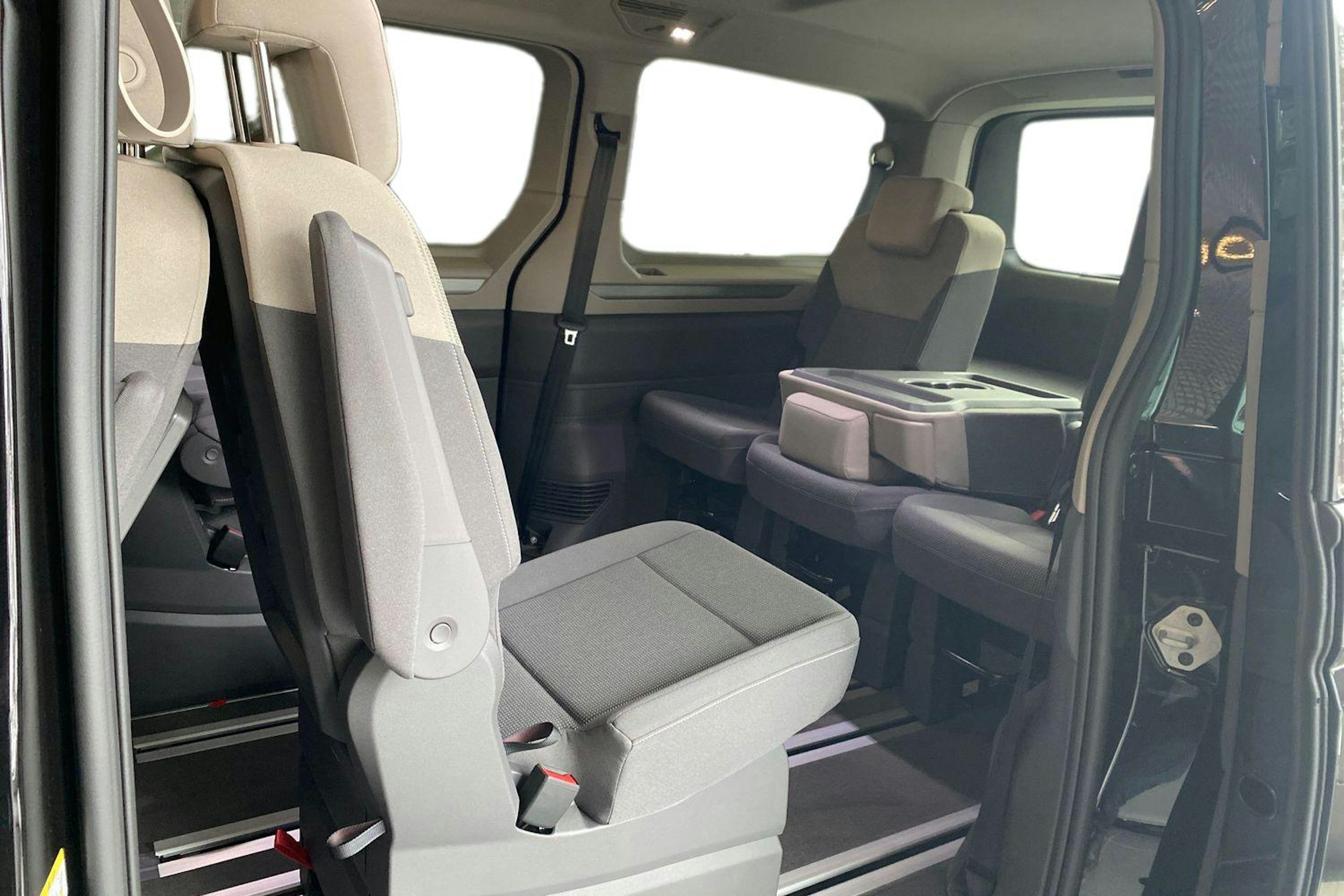 met. musta Volkswagen Multivan 2026 kuva 8.