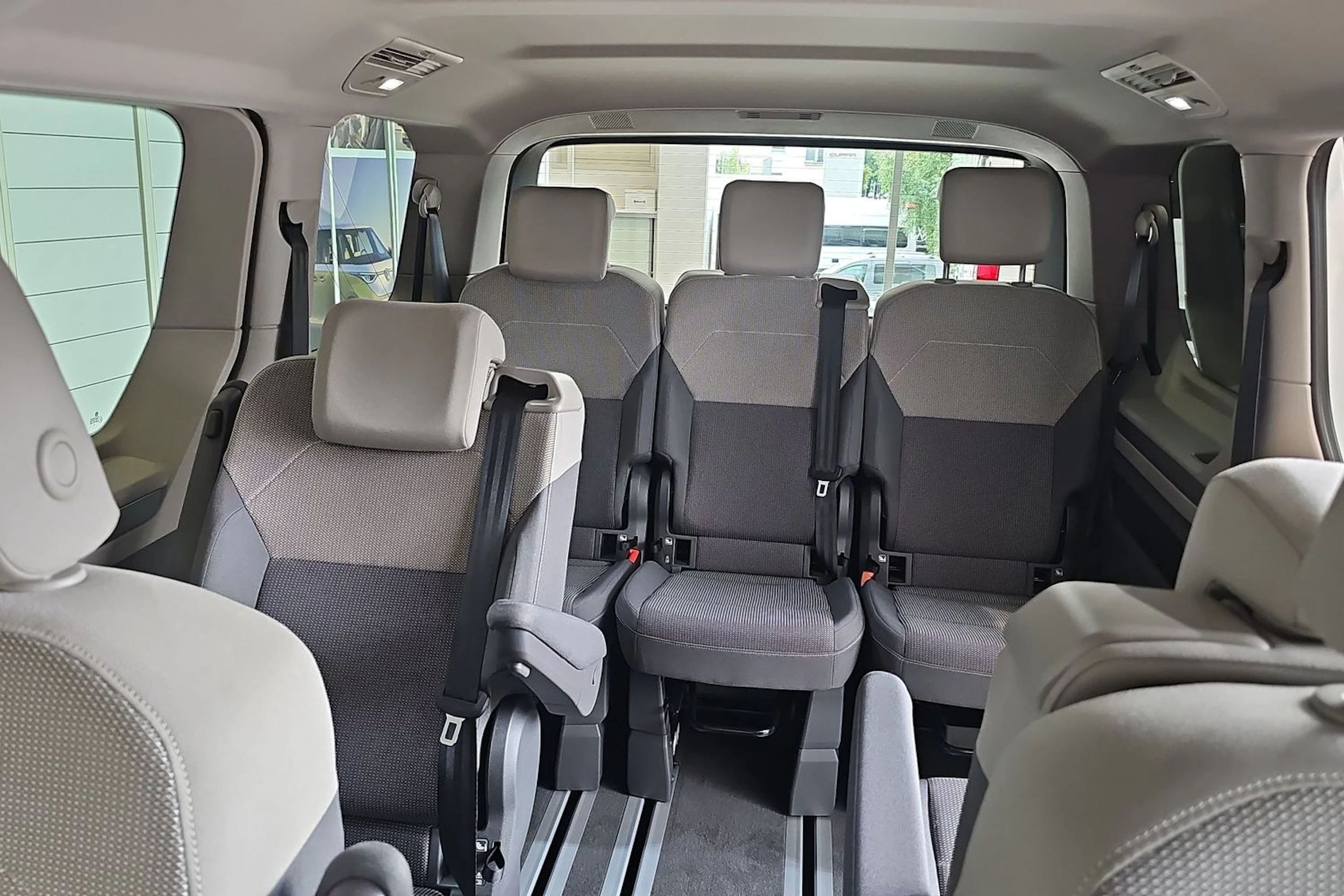valkoinen Volkswagen Multivan 2026 kuva 13.