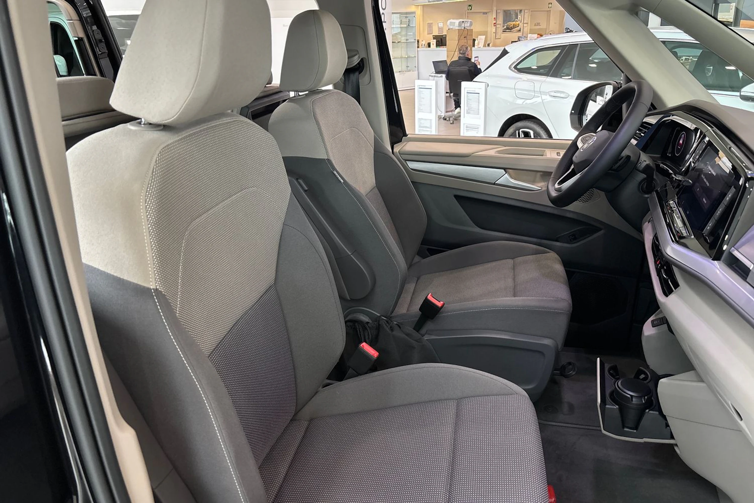 met. musta Volkswagen Multivan 2026 kuva 14.