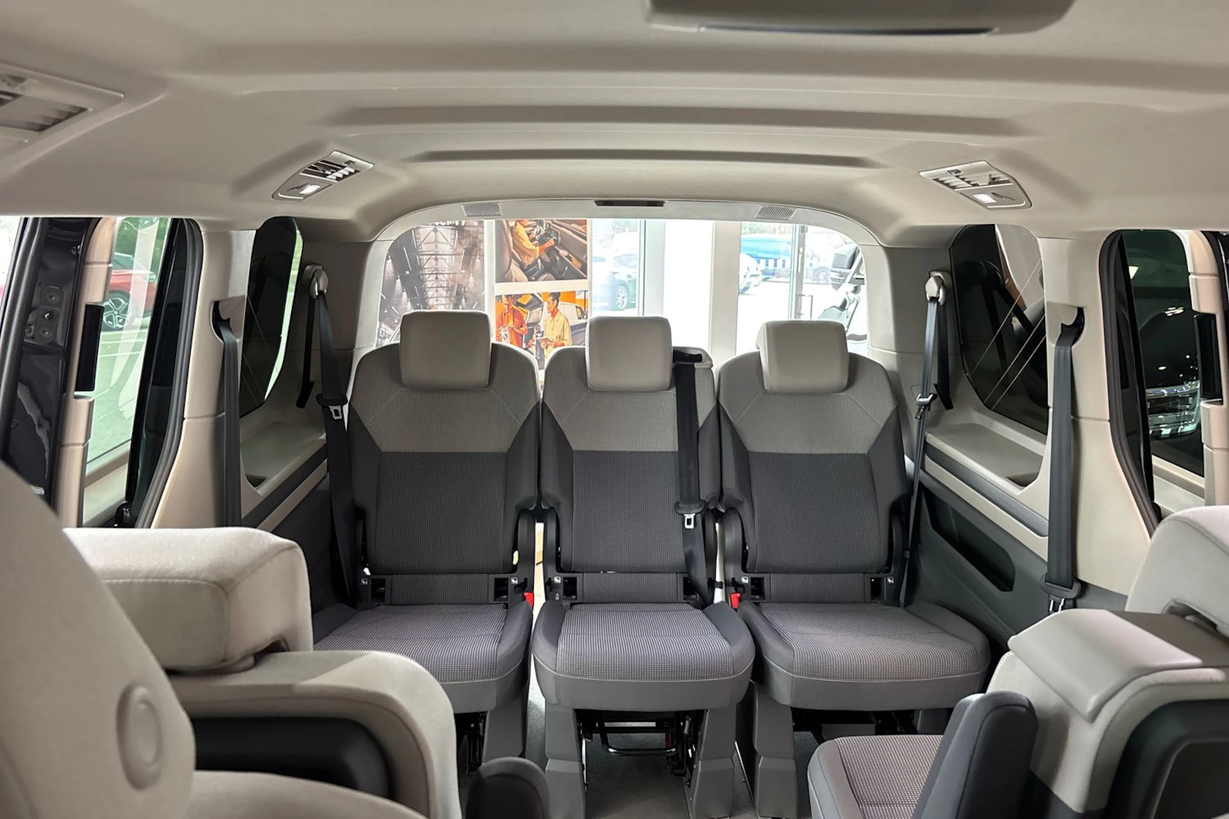 met. musta Volkswagen Multivan 2026 kuva 15.