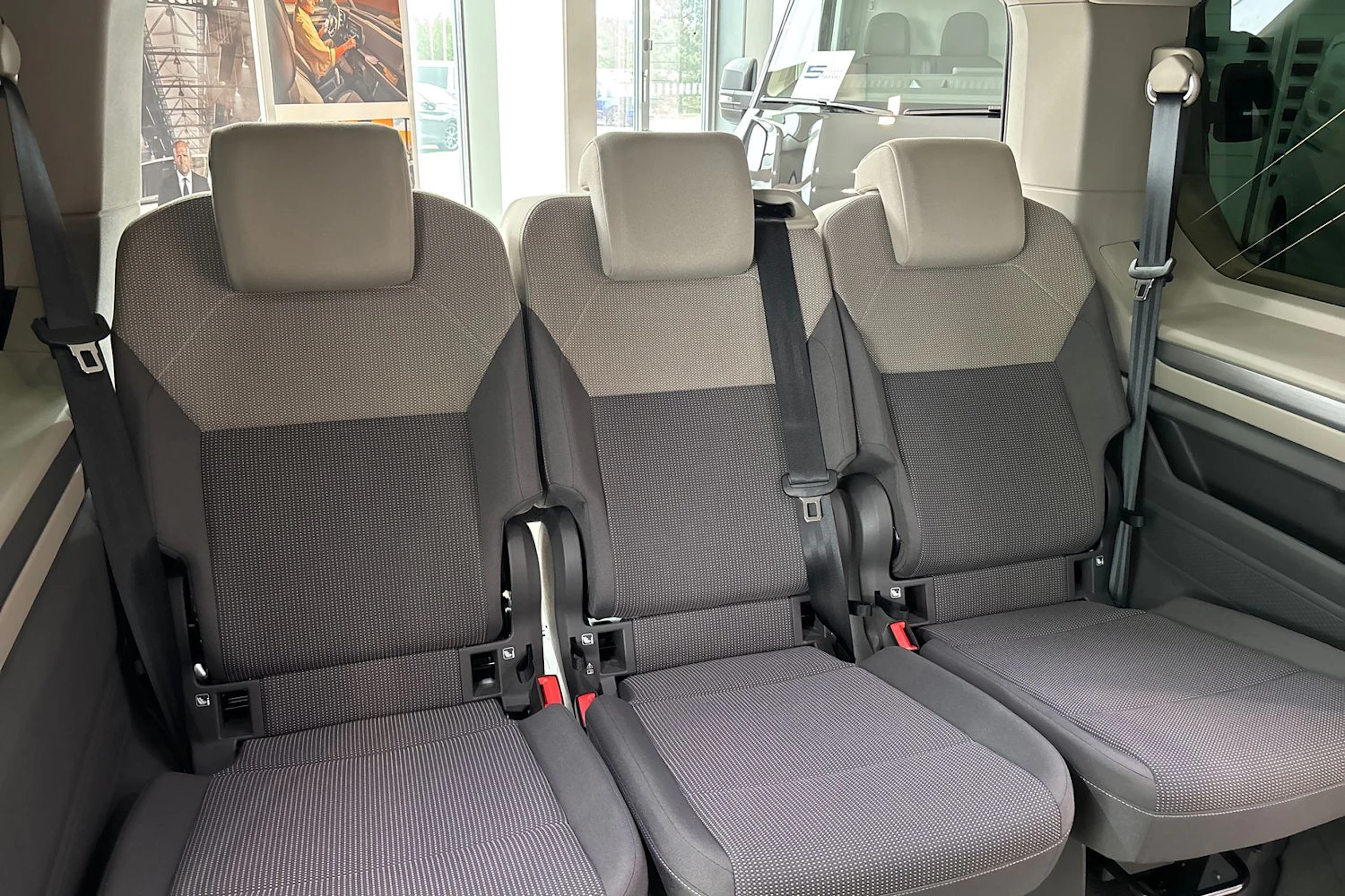 met. musta Volkswagen Multivan 2026 kuva 18.