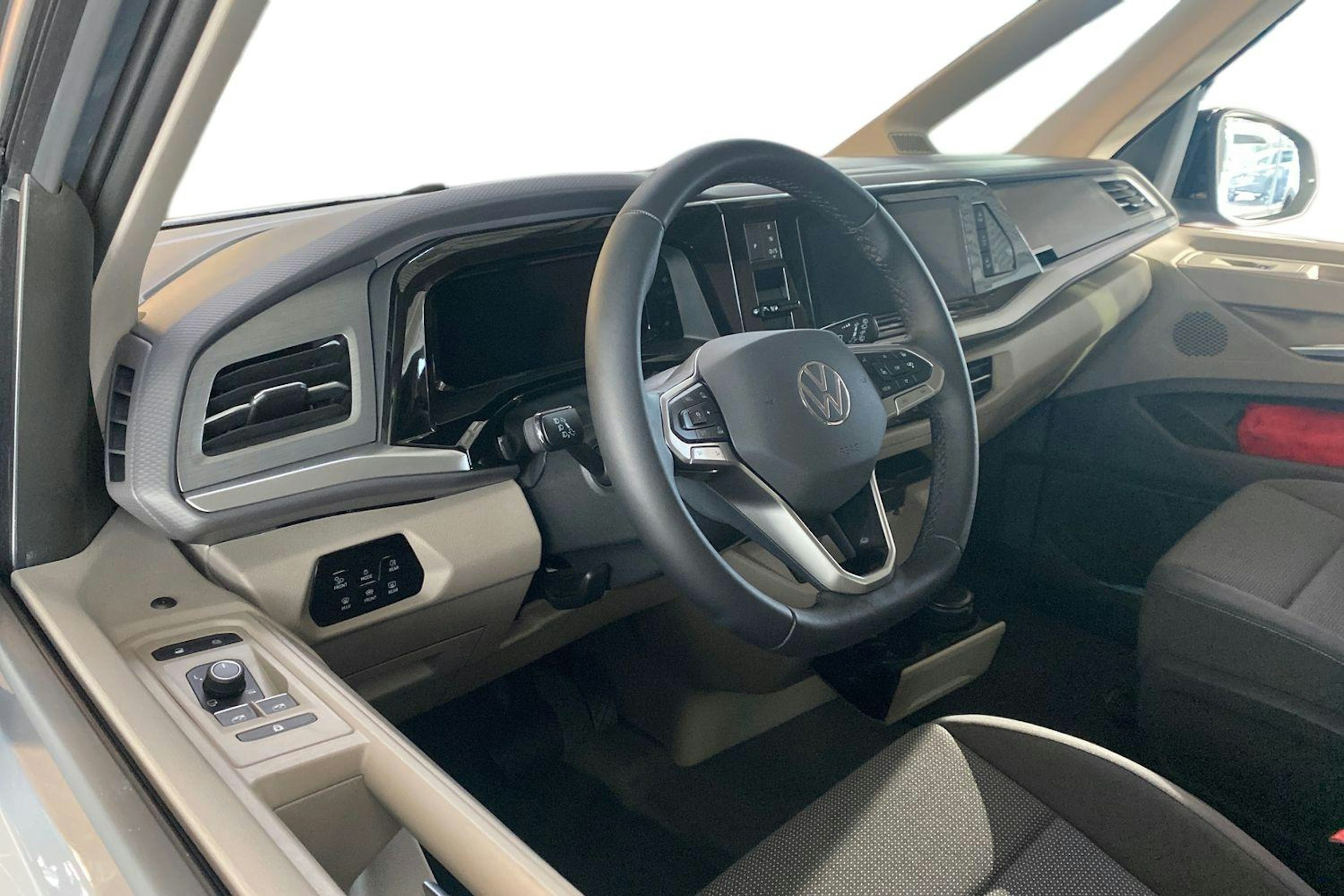 harmaa Volkswagen Multivan 2026 kuva 8.