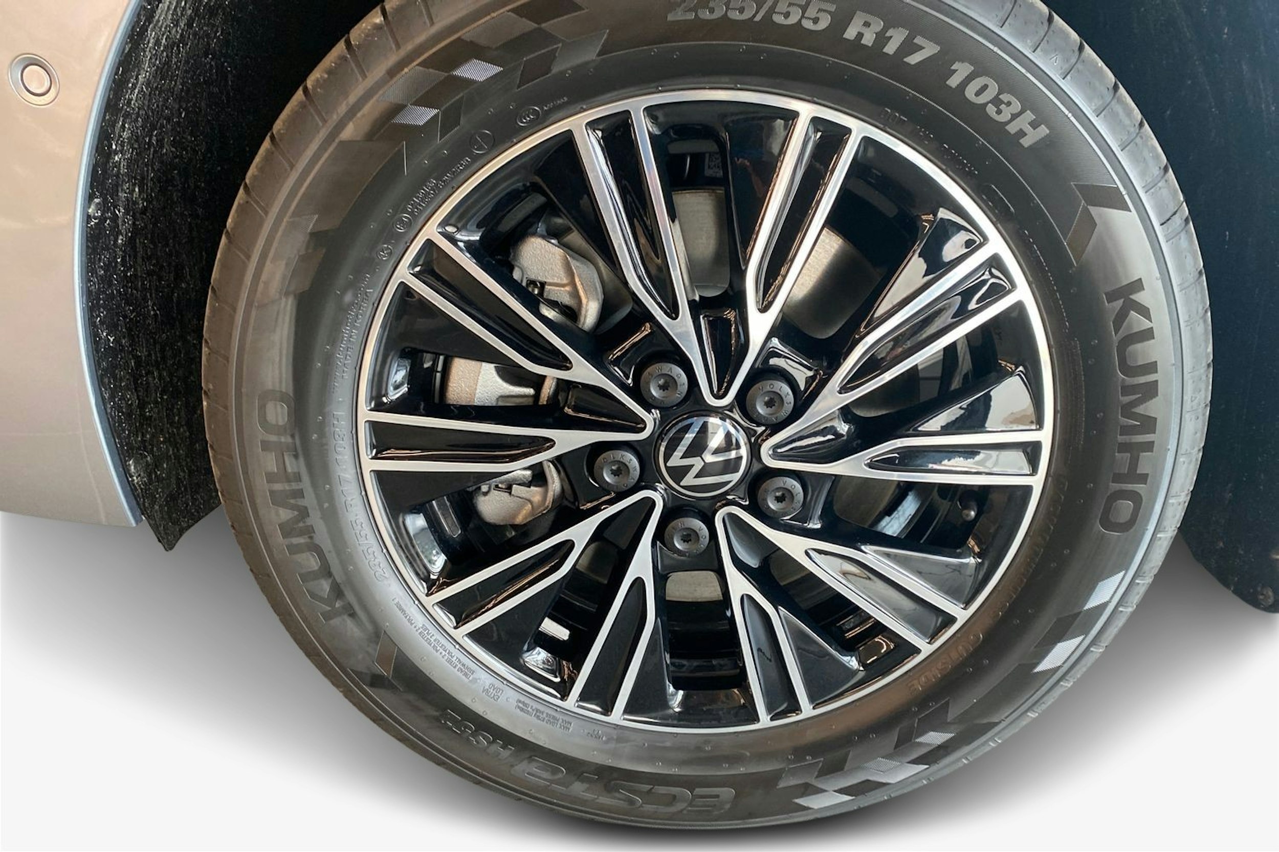 harmaa Volkswagen Multivan 2026 kuva 11.