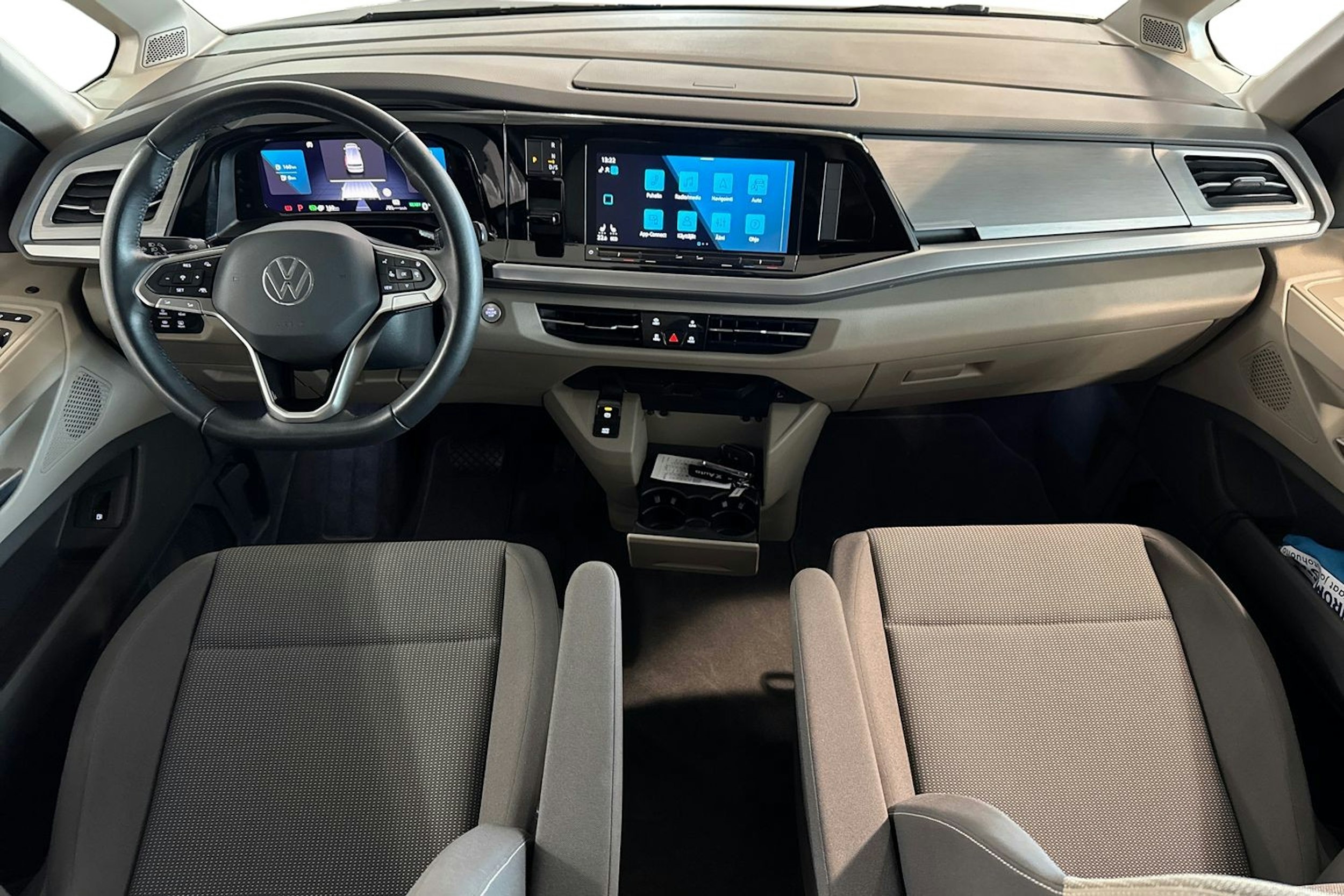 Harmaa Volkswagen Multivan Life 2024 kuva 7.