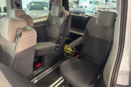 Harmaa Volkswagen Multivan Life 2024 kuva 10.