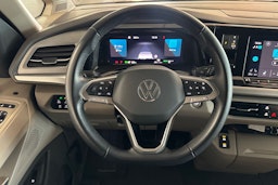 Harmaa Volkswagen Multivan Life 2024 kuva 12.