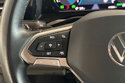 Harmaa Volkswagen Multivan Life 2024 kuva 15.