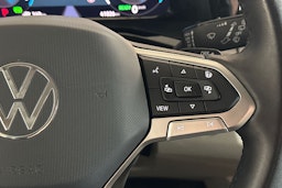 Harmaa Volkswagen Multivan Life 2024 kuva 16.