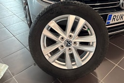 Harmaa Volkswagen Multivan Life 2024 kuva 19.