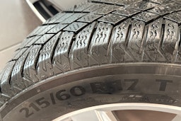 Harmaa Volkswagen Multivan Life 2024 kuva 20.