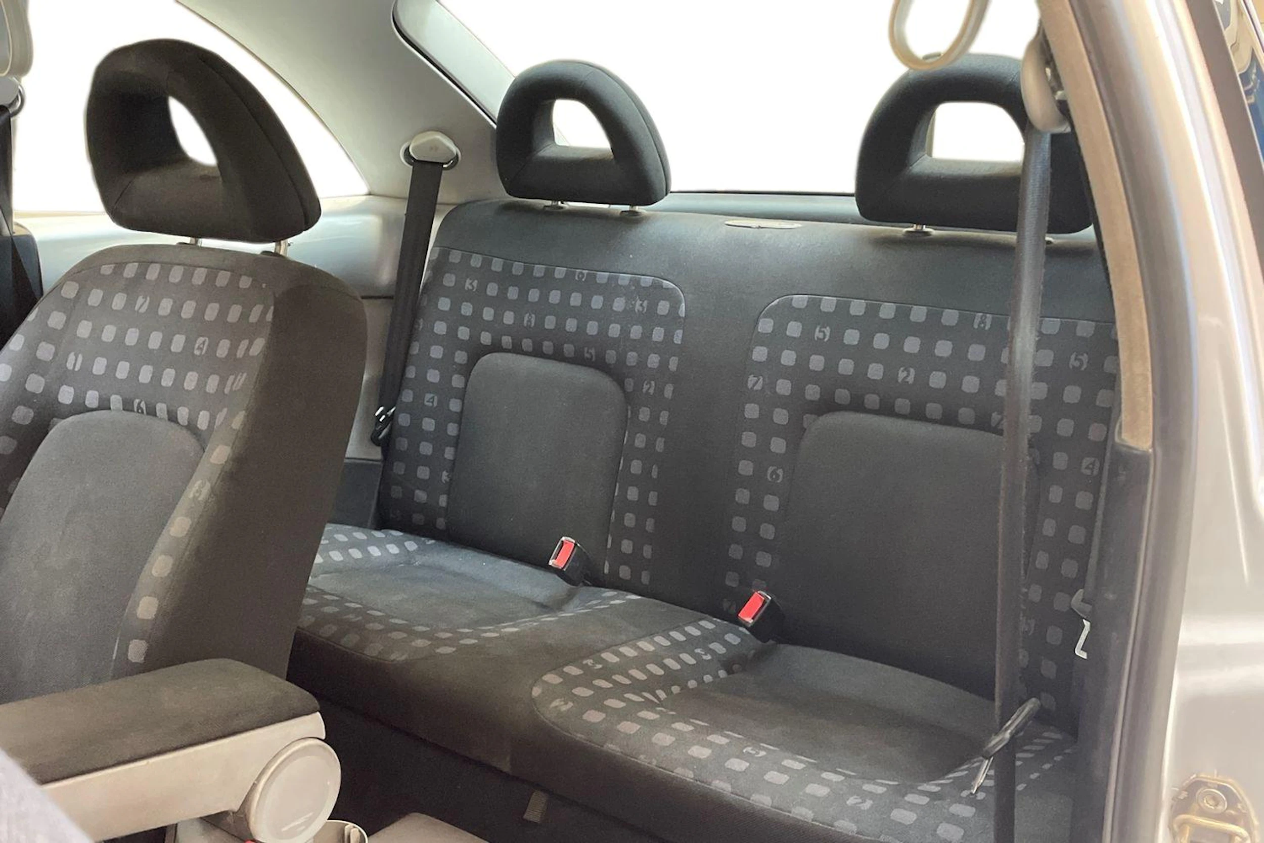 harmaa Volkswagen New Beetle 2000 kuva 8.