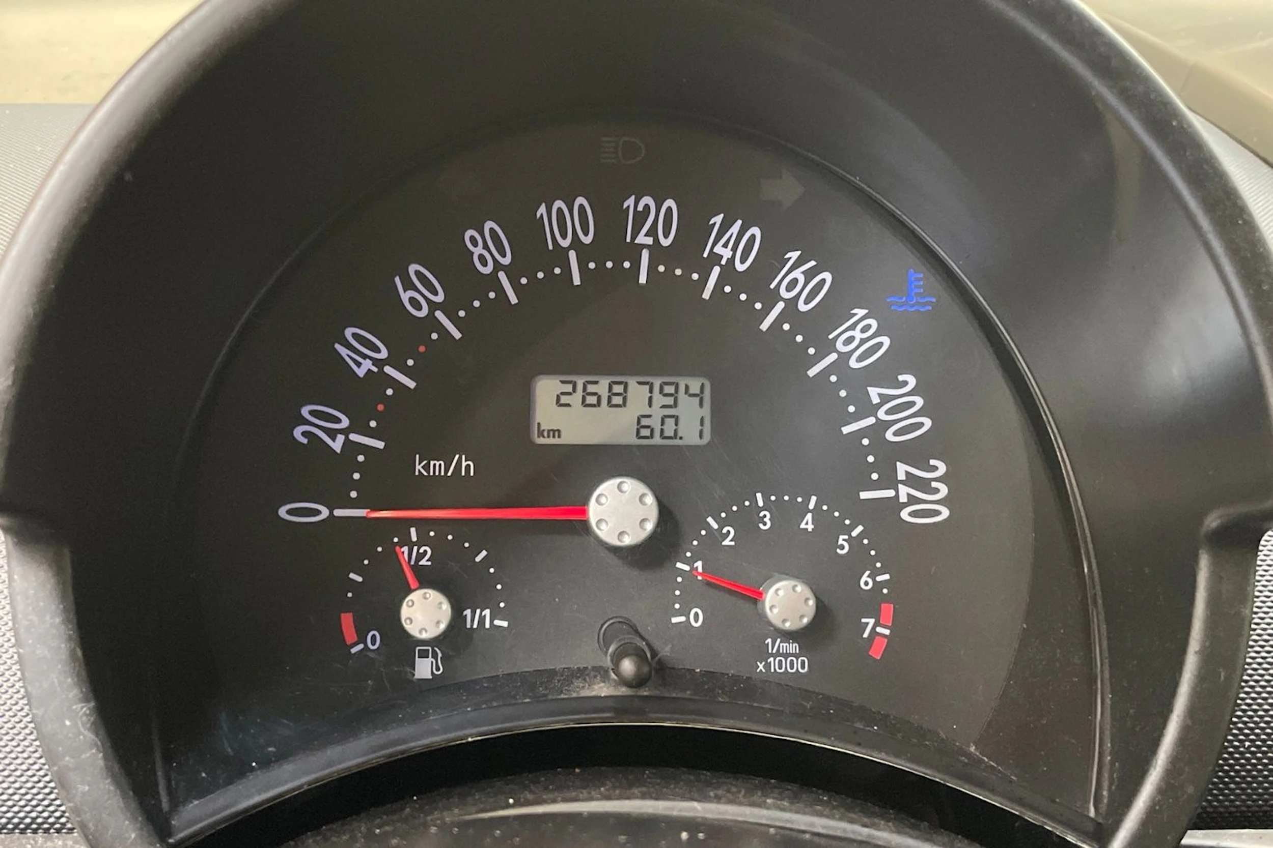 harmaa Volkswagen New Beetle 2000 kuva 13.