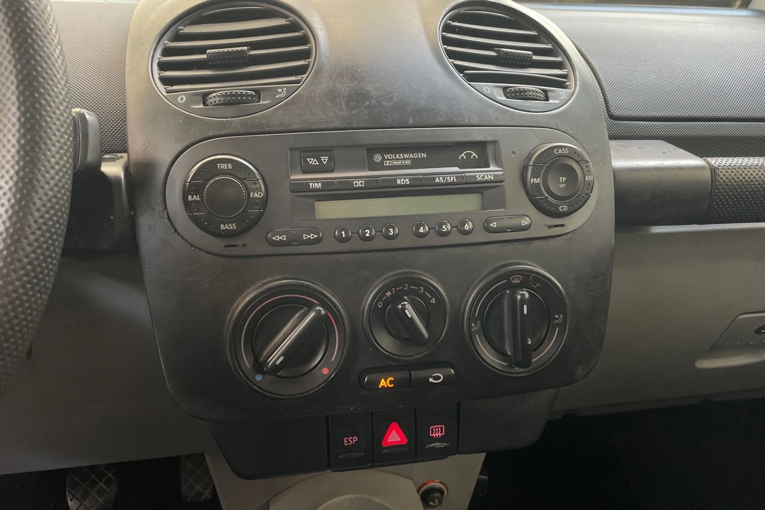 harmaa Volkswagen New Beetle 2000 kuva 14.