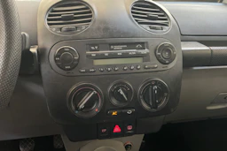 harmaa Volkswagen New Beetle 2000 kuva 14.