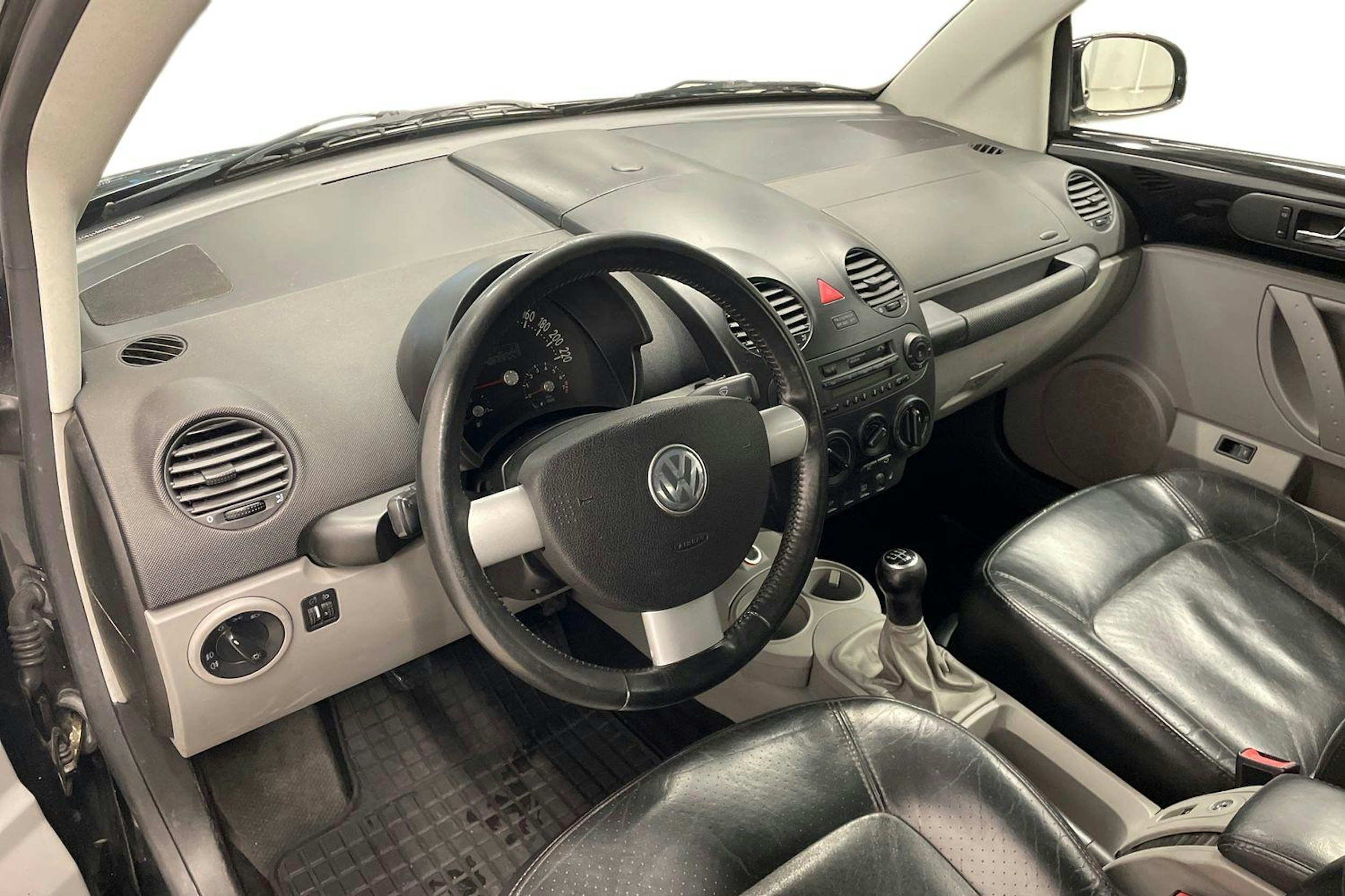 Musta Volkswagen NEW BEETLE 2004 kuva 7.