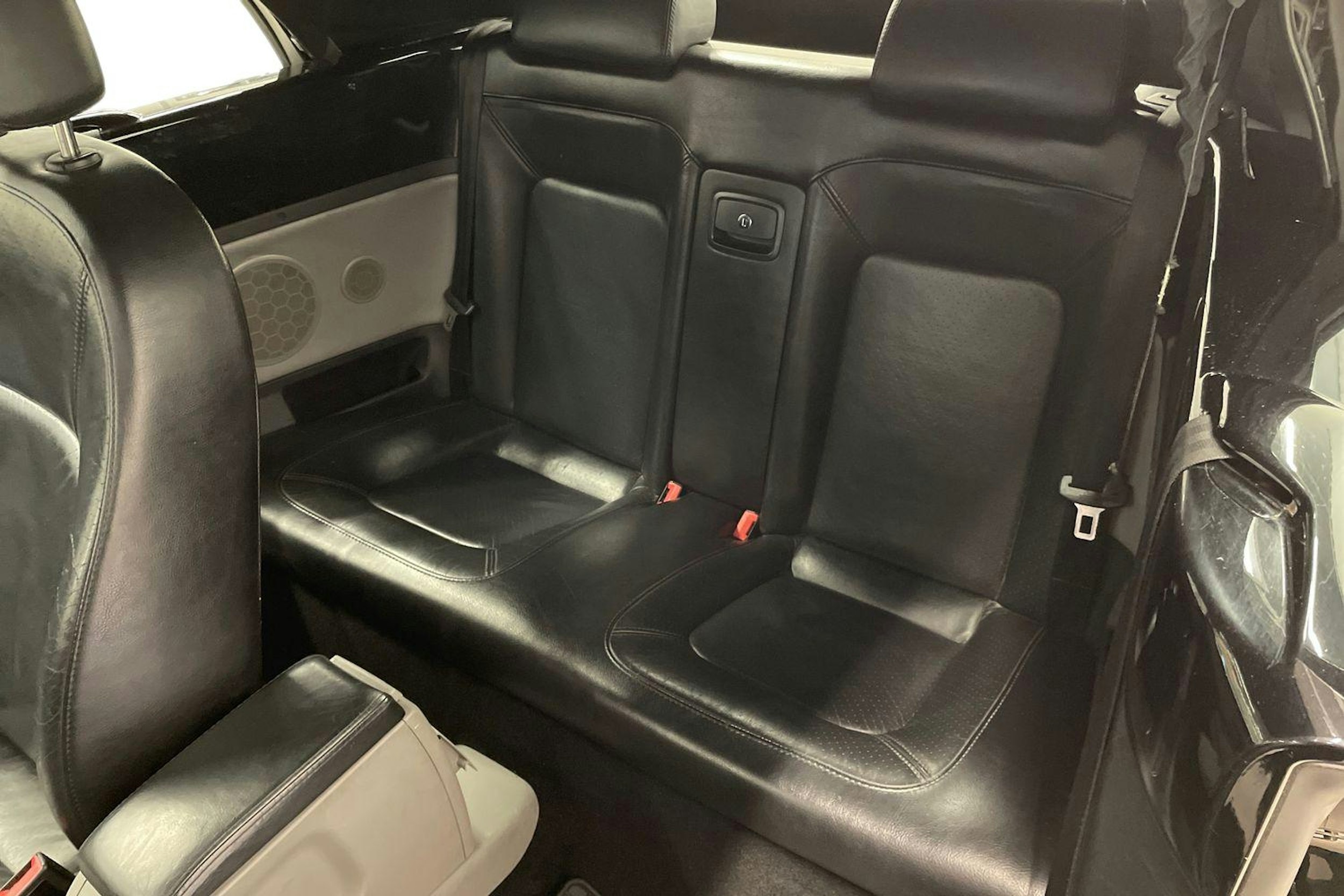 Musta Volkswagen NEW BEETLE 2004 kuva 10.