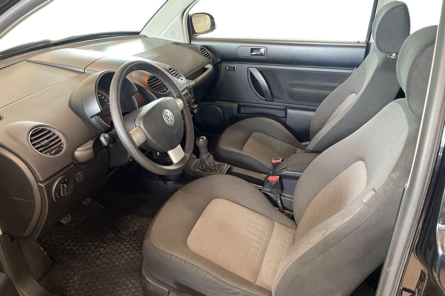 Volkswagen New Beetle 1,6 75 kW 2009, kuva 6/22